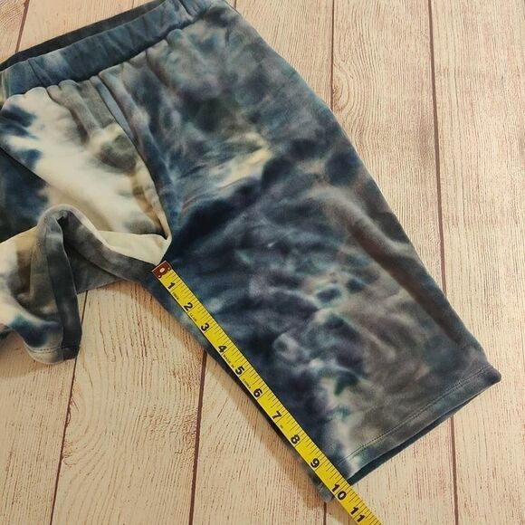 Fashion Nova Such a Softie tie dye velour high rise biker shorts sz M - Picture 7 of 9